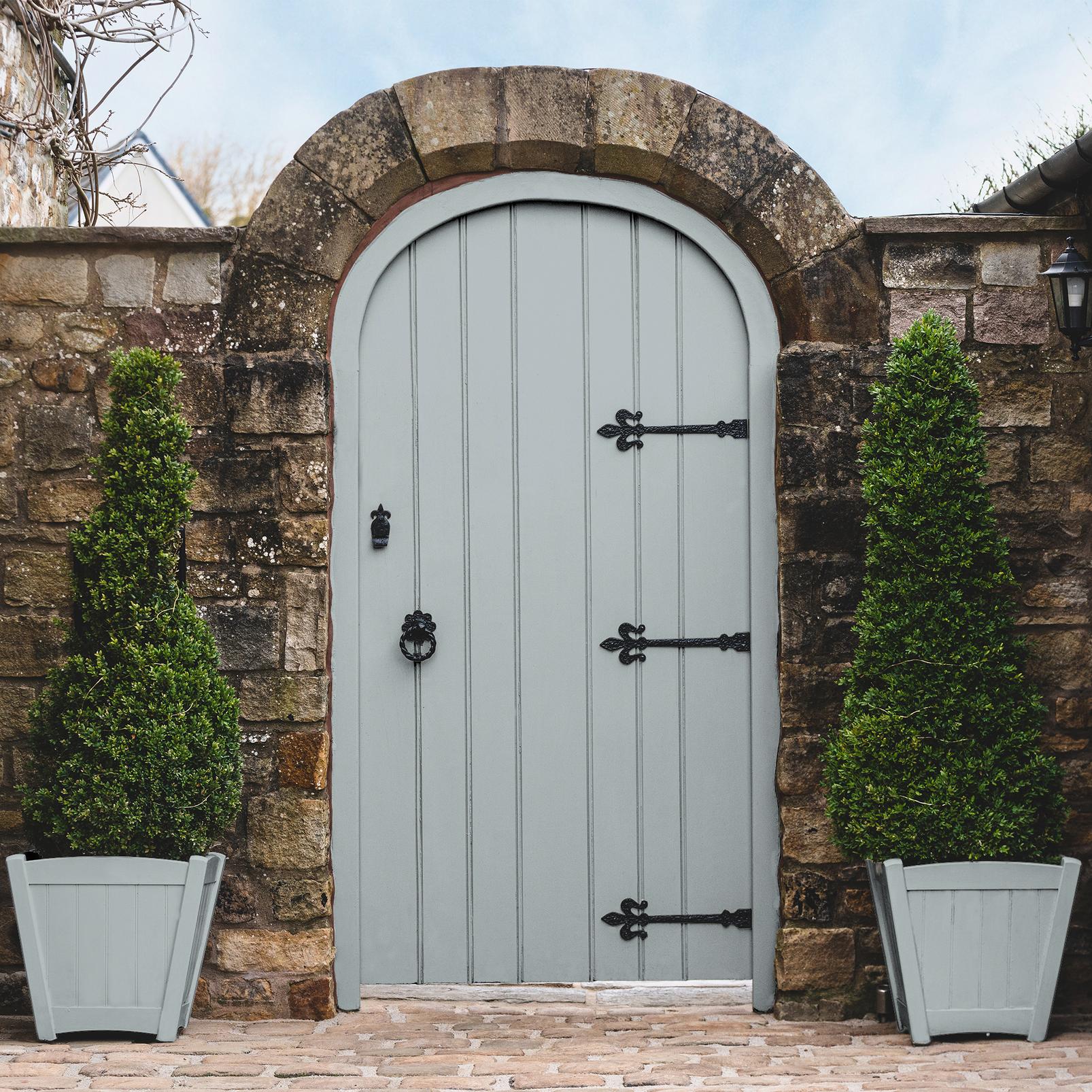 Highcliffe Rock Paint - 109878_GATE_AND_POTS.jpg