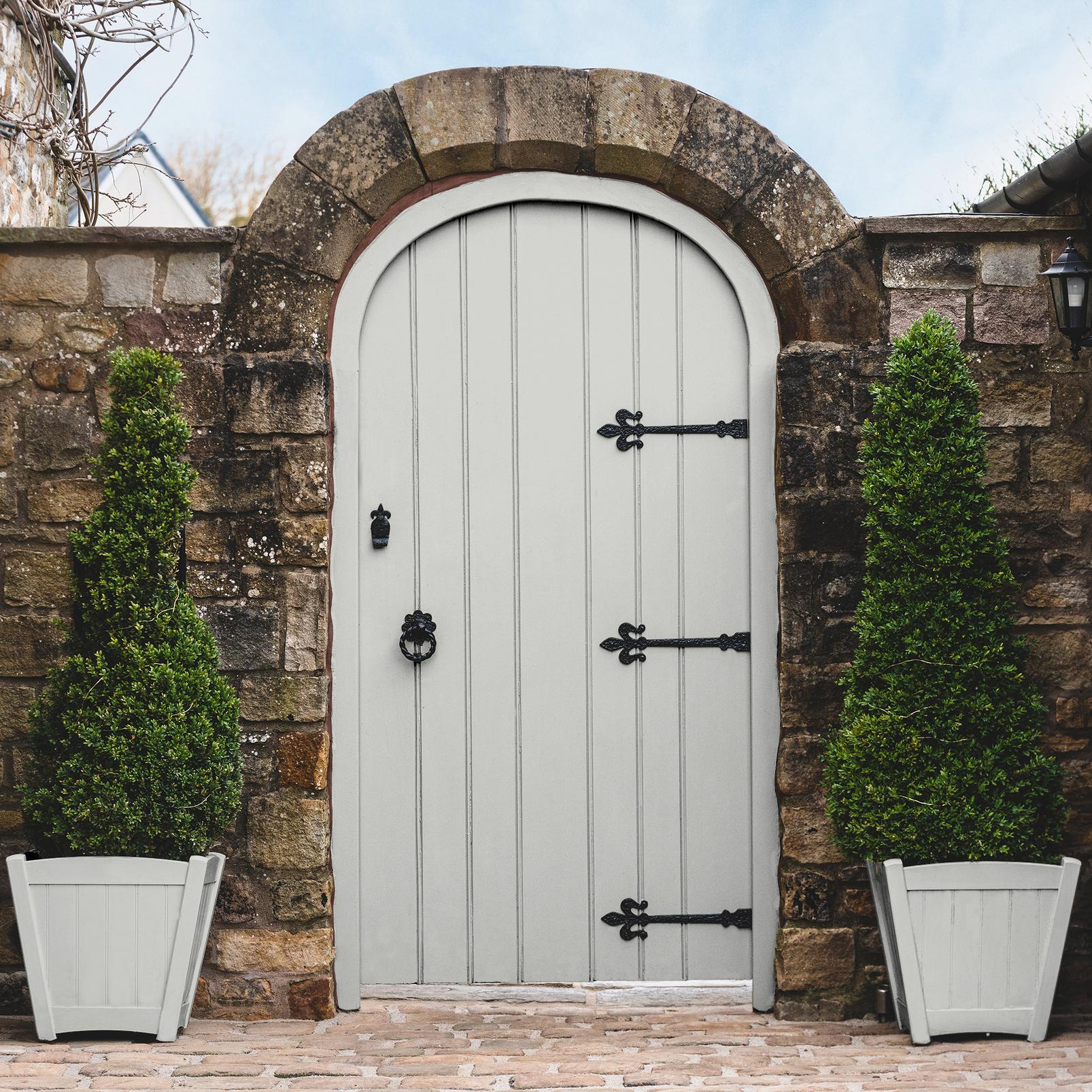 Barker Grey Paint - 108922_GATE_AND_POTS.jpg