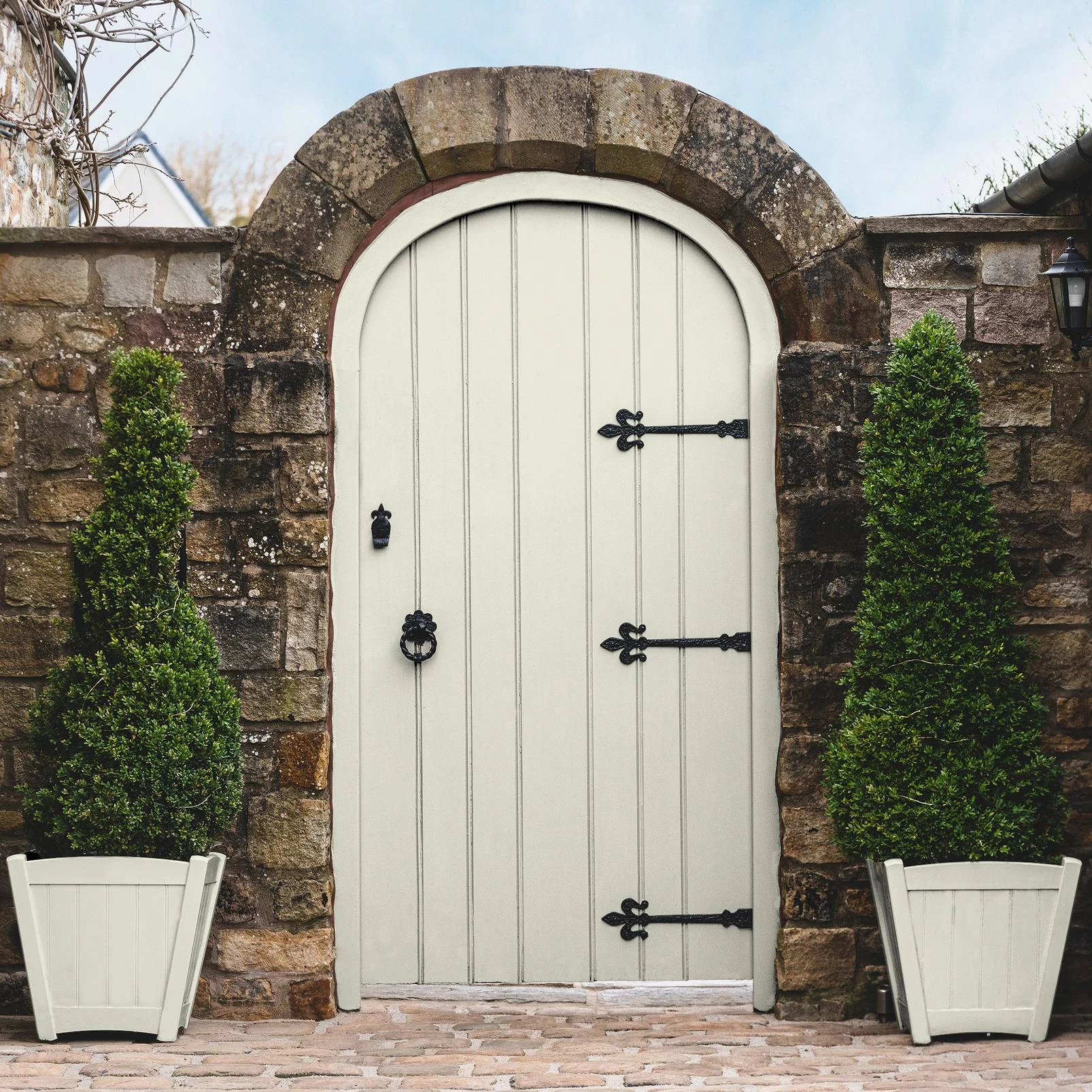 G&B White Paint - 109729_GATE_AND_POTS_.jpg