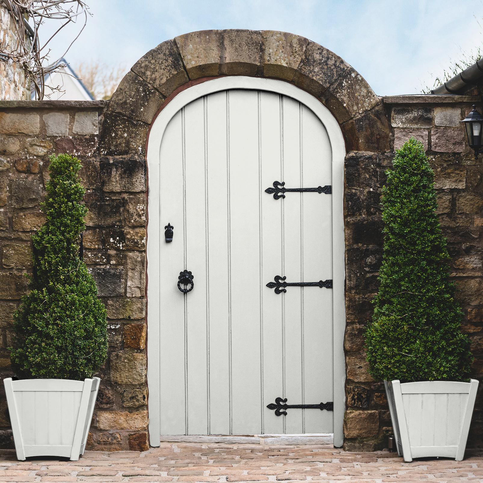 G&B White Paint - 109729_GATE_AND_POTS.jpg