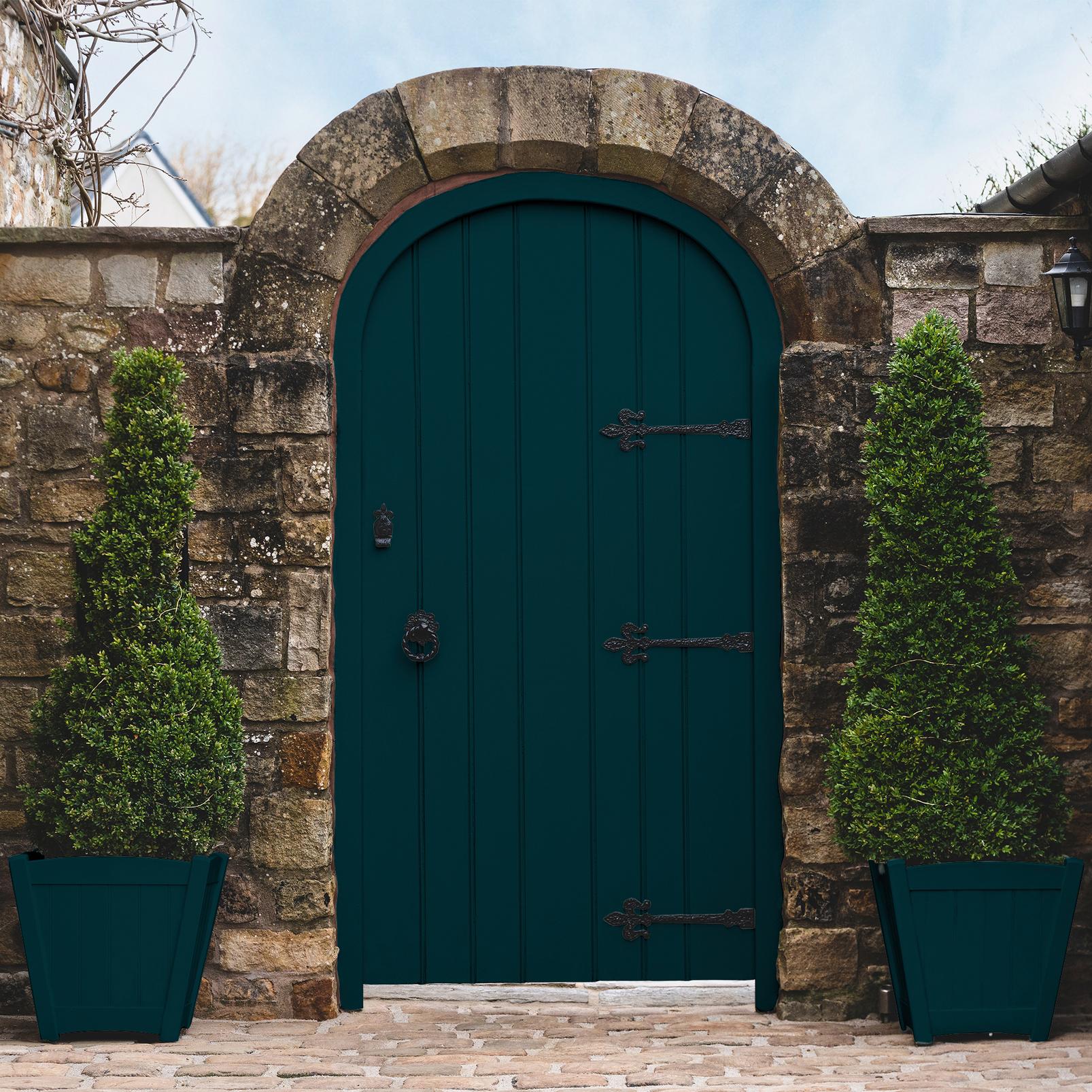 Tiru Painted garden gate