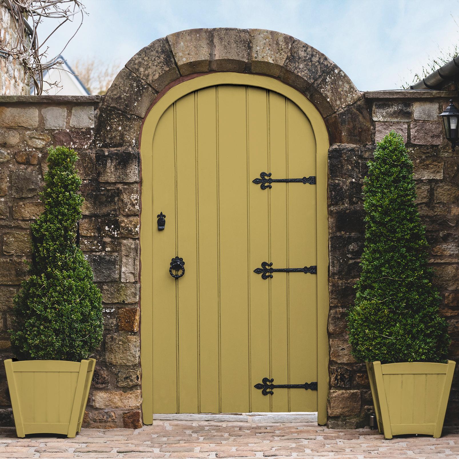 Burnt Saffron Paint - 109145_GATE_AND_POTS.jpg