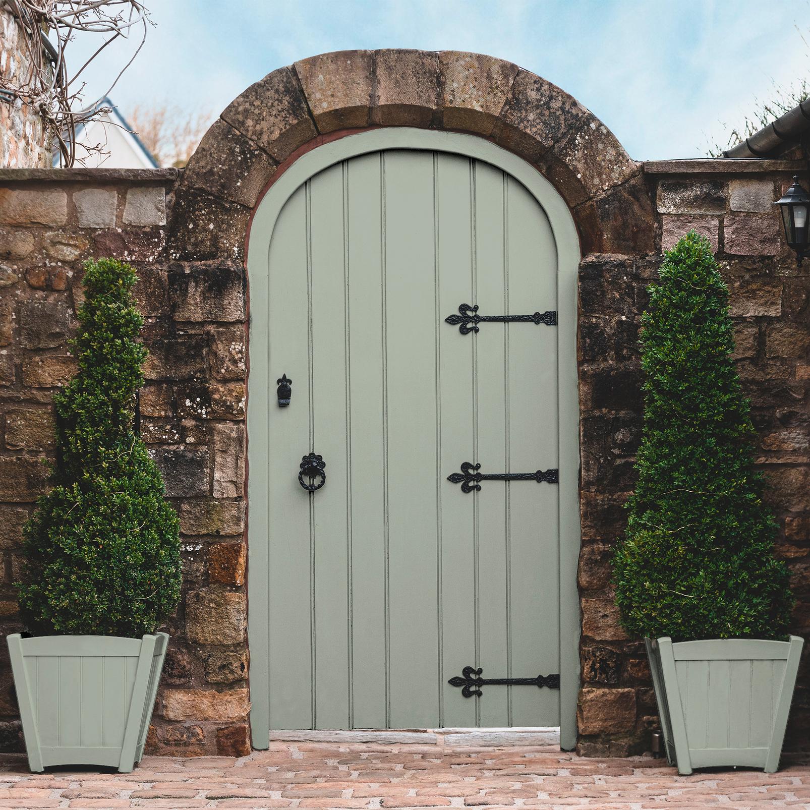 Whirl Paint - 111258_GATE_AND_POTS.jpg