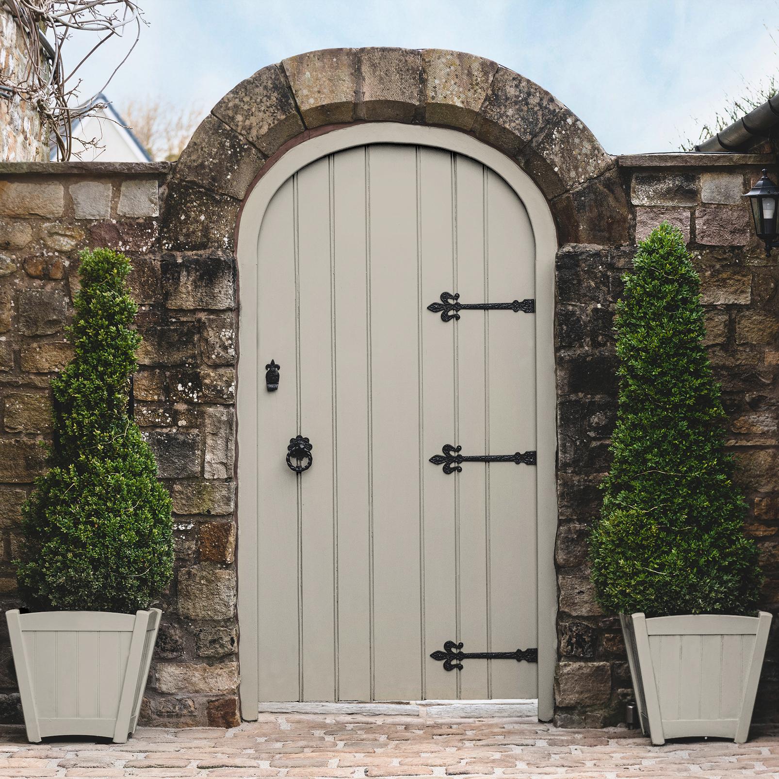 Taupe Paint - 110985_GATE_AND_POTS.jpg