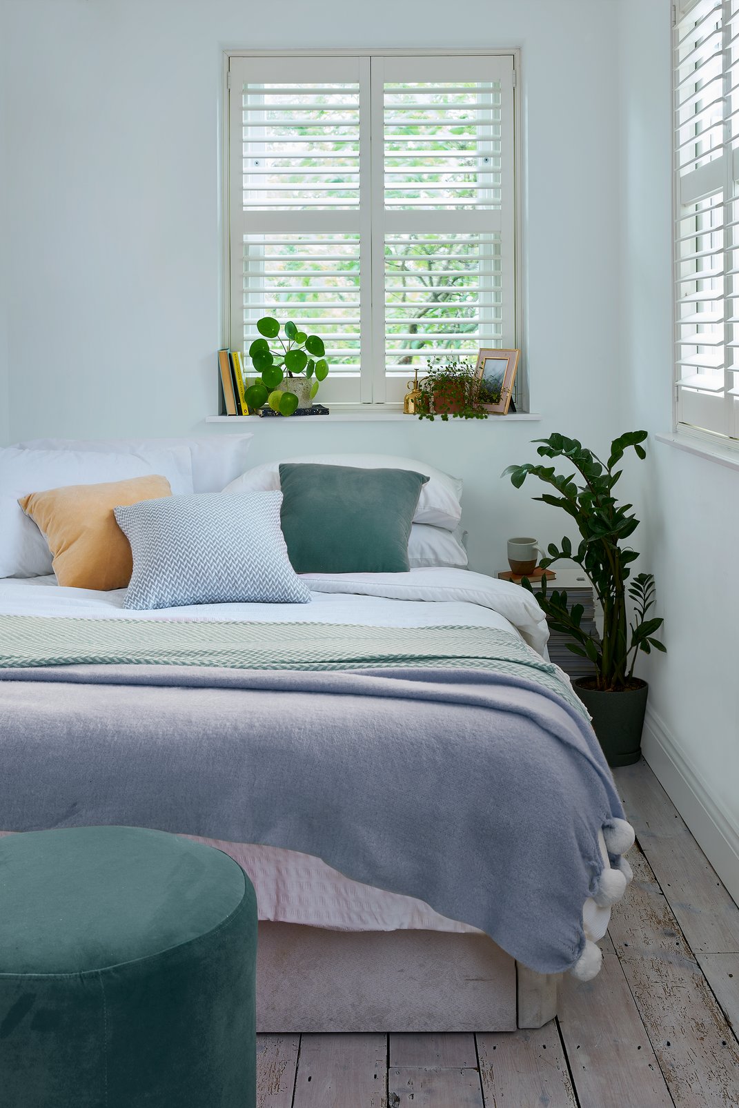 Laura Ashley Seaspray White Paint - 113702_ROOMSET_05.jpg