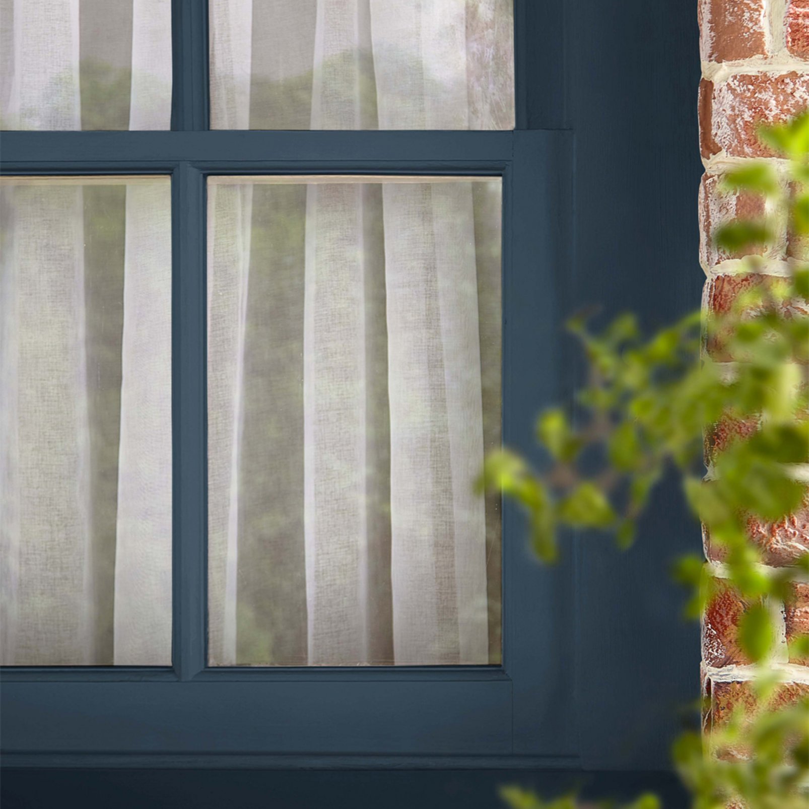 Laura Ashley Dusky Seaspray Paint - 113705_ROOMSET_04.jpg