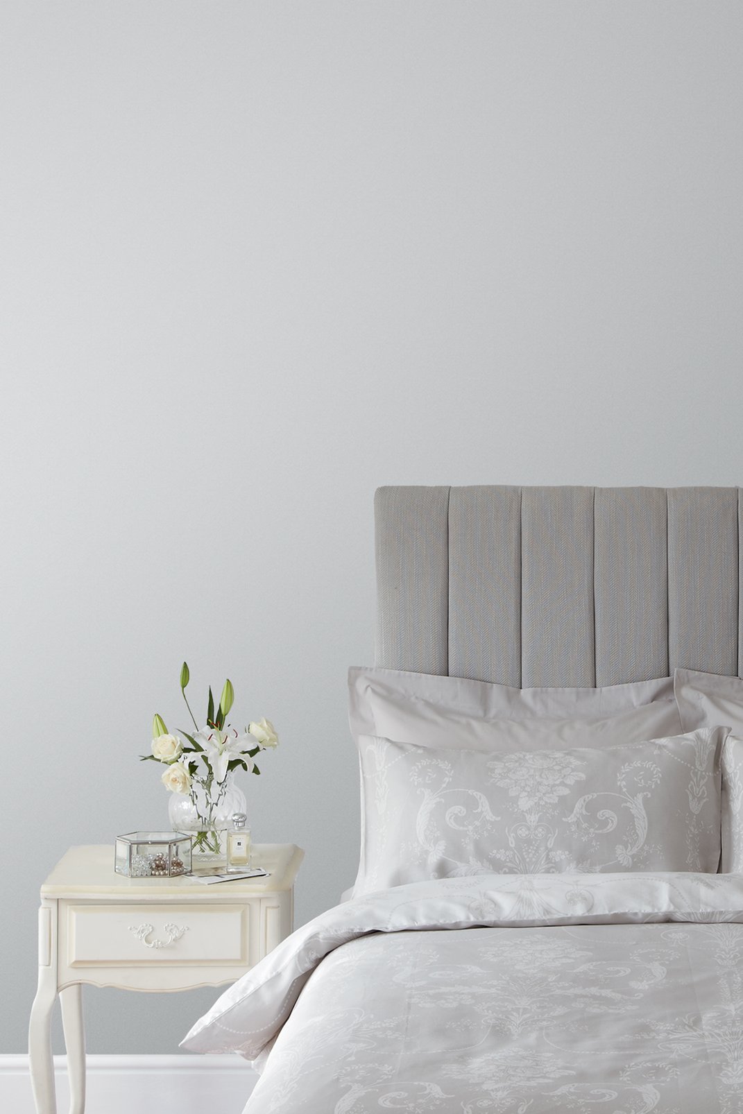 Laura Ashley Slate White Paint - 113682_ROOMSET_06.jpg