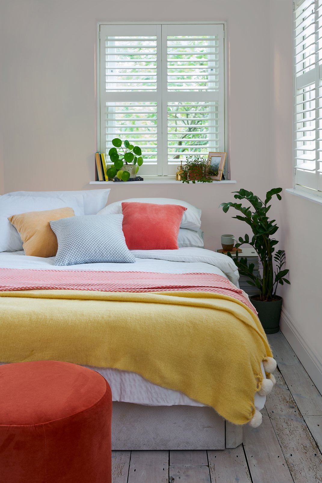 Laura Ashley Pearl Paint - 113650_ROOMSET_04.jpg