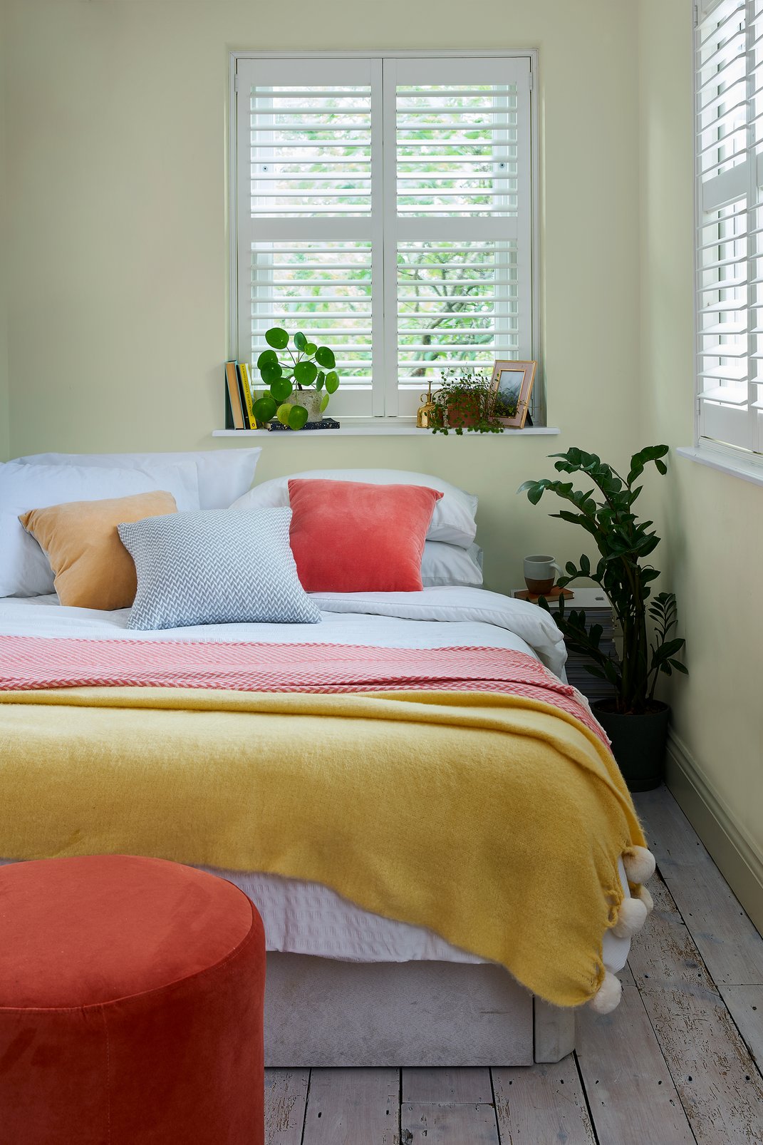 Laura Ashley Pale Hedgerow Paint - 113689_ROOMSET_02.jpg