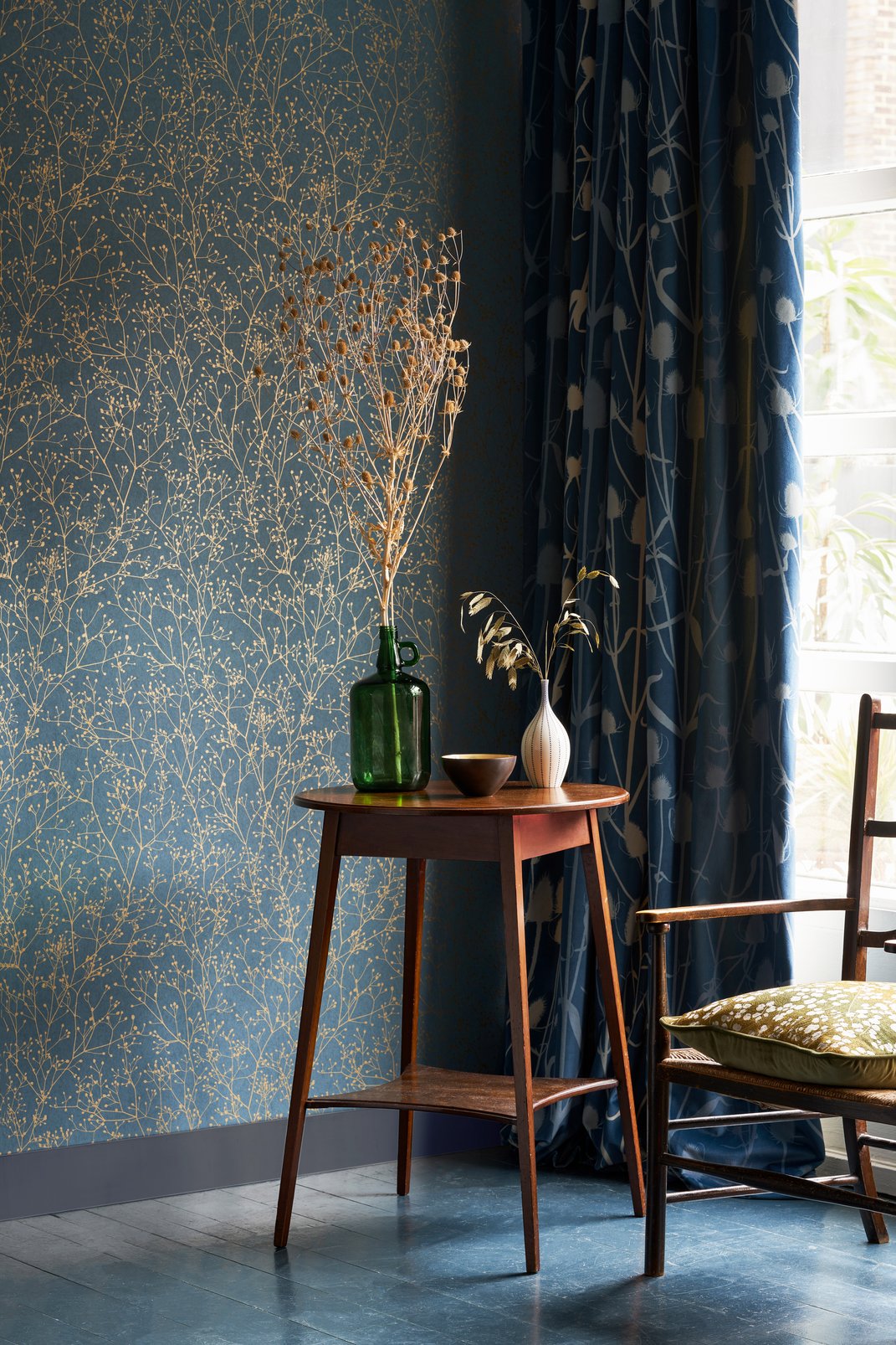 Gypsophila Airforce Blue & Soft Gold Wallpaper by Clarissa Hulse - 120384_ROOMSET_02.jpg