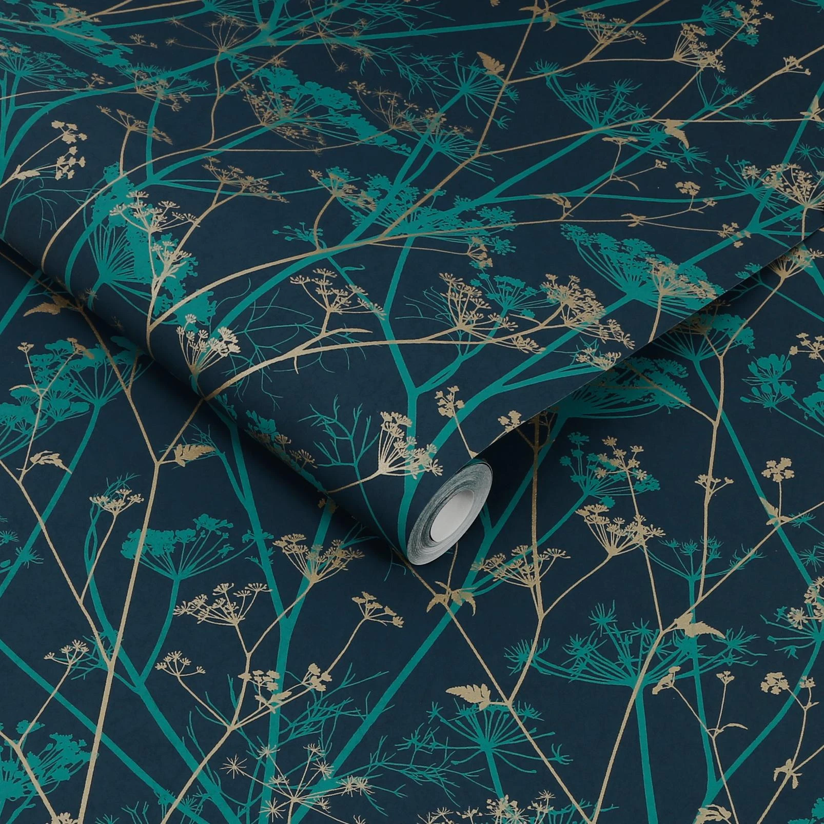 Wild Chervil Kingfisher & Gold Wallpaper by Clarissa Hulse - 120394_ROLLSHOT_01.jpg