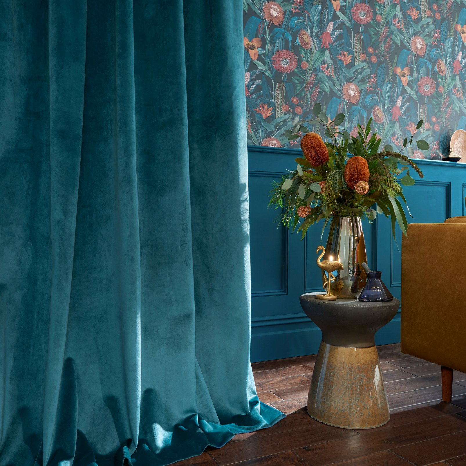 Tigerlily Midnight Wallpaper - 118023_ROOMSET_TIGERLILY MIDNIGHT_03.jpg