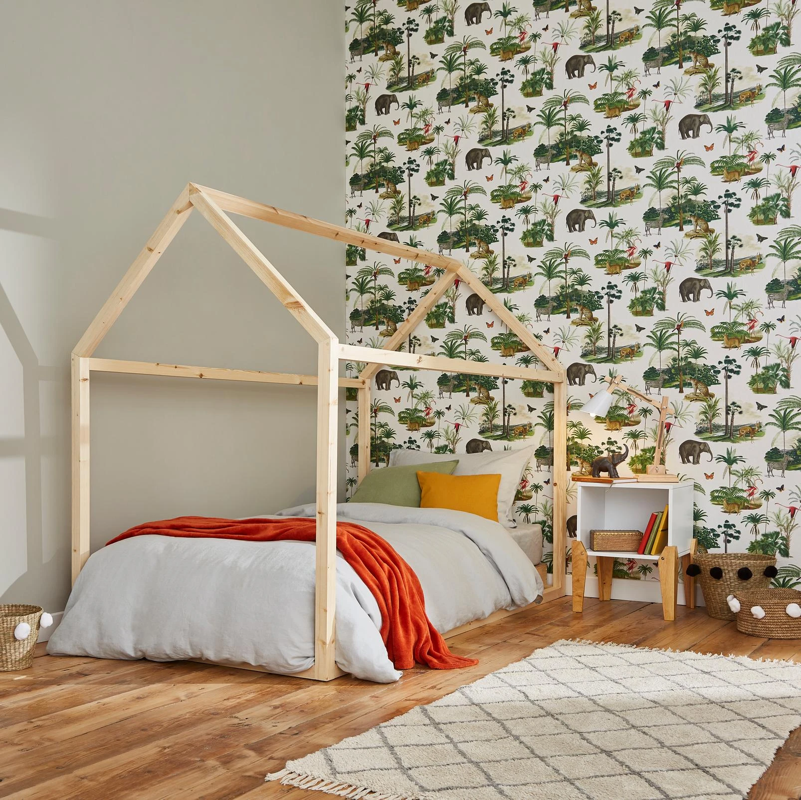 Tropique Zoo Wild Wallpaper - 107598_ROOMSET_01.jpg