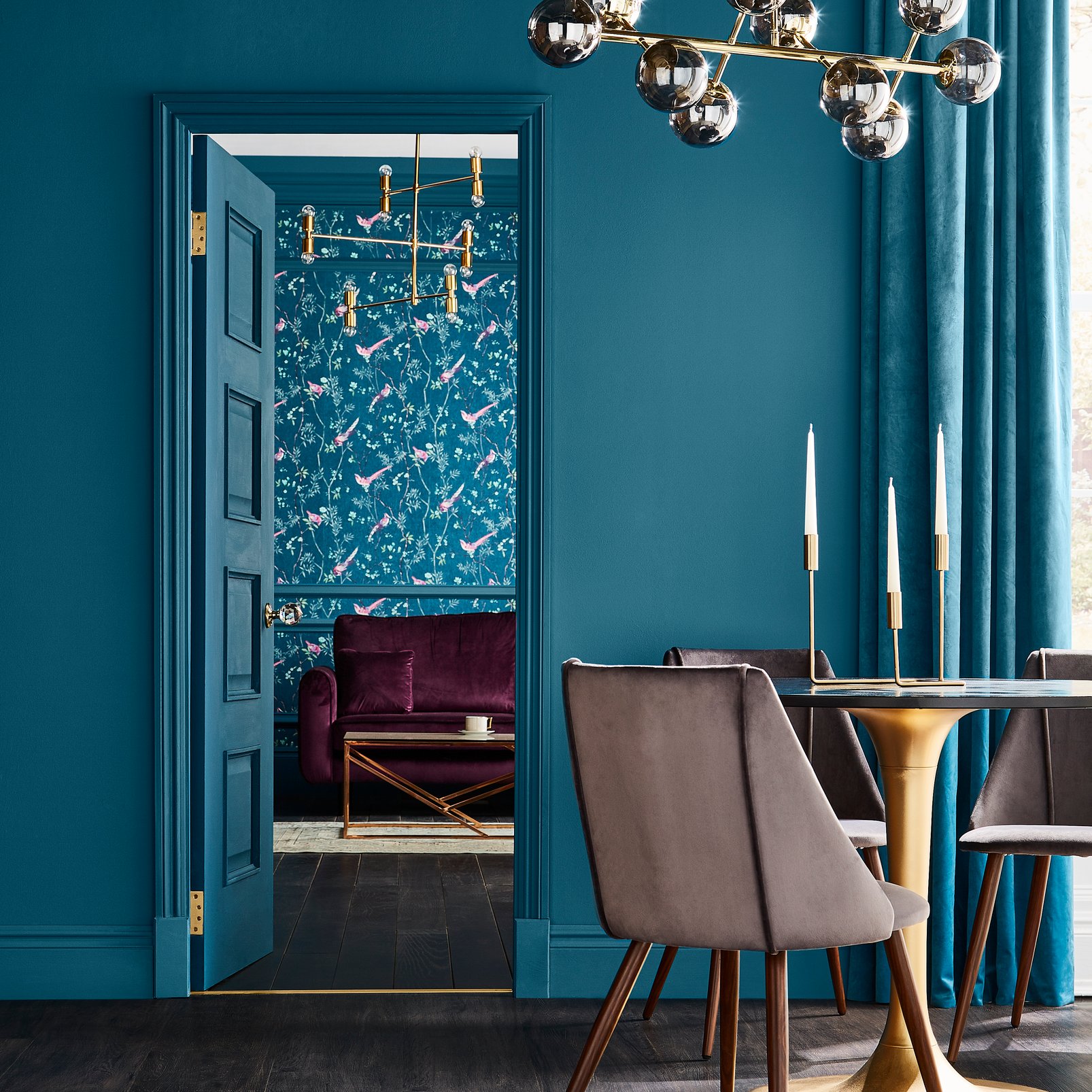 Tori Teal Wallpaper - 106390_ROOMSET_02.jpg