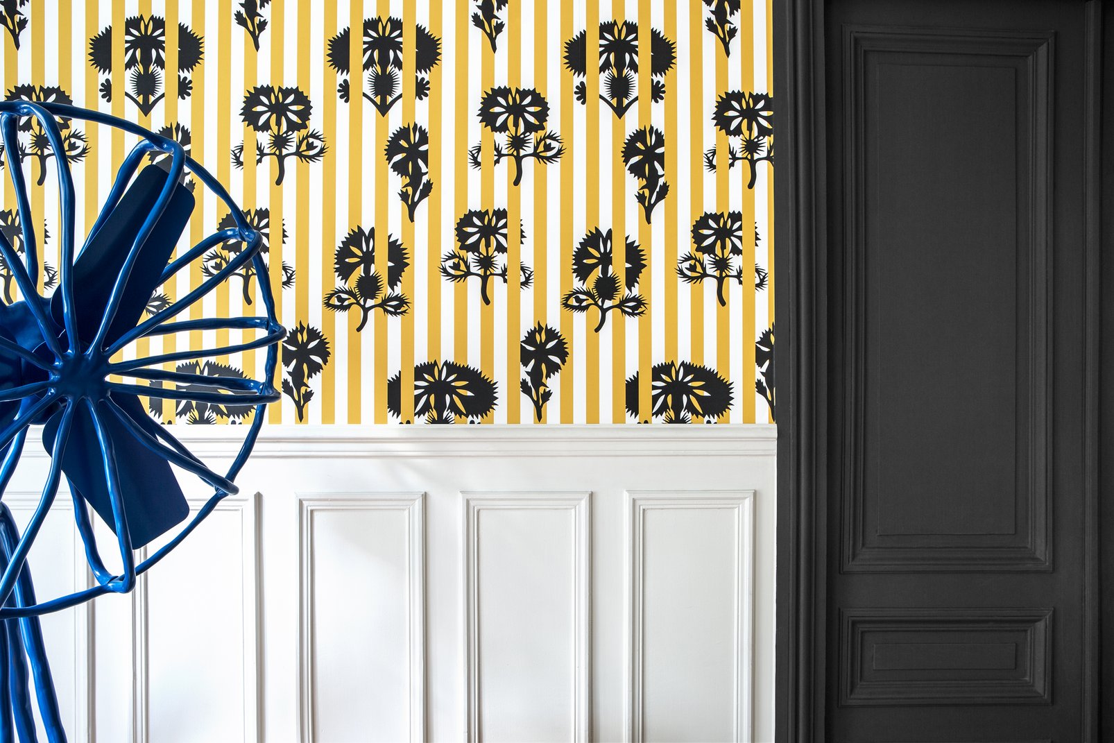 Hide And Seek Mustard Wallpaper - 113478_ROOMSET_01.jpg