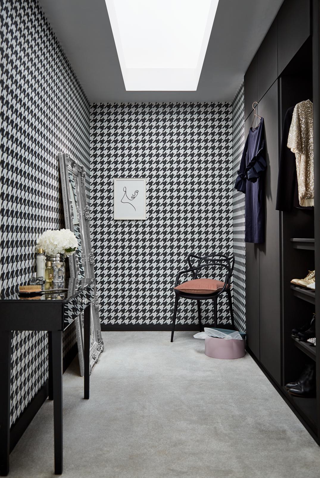 Christian Classic Wallpaper - 112185_ROOMSET_01.jpg