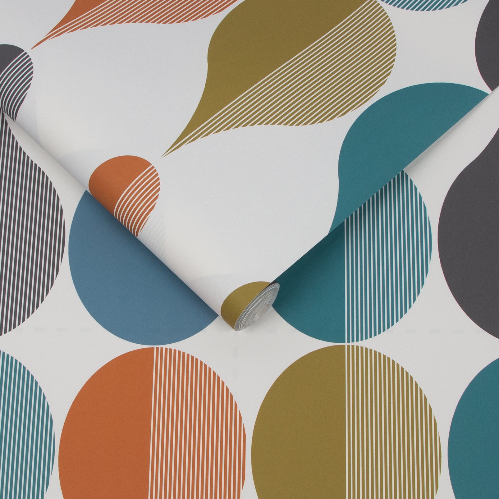 Coronation Craze Carnival Wallpaper - 118045_ROLLSHOT_CORONATION CRAZE CARNIVAL_02.jpg