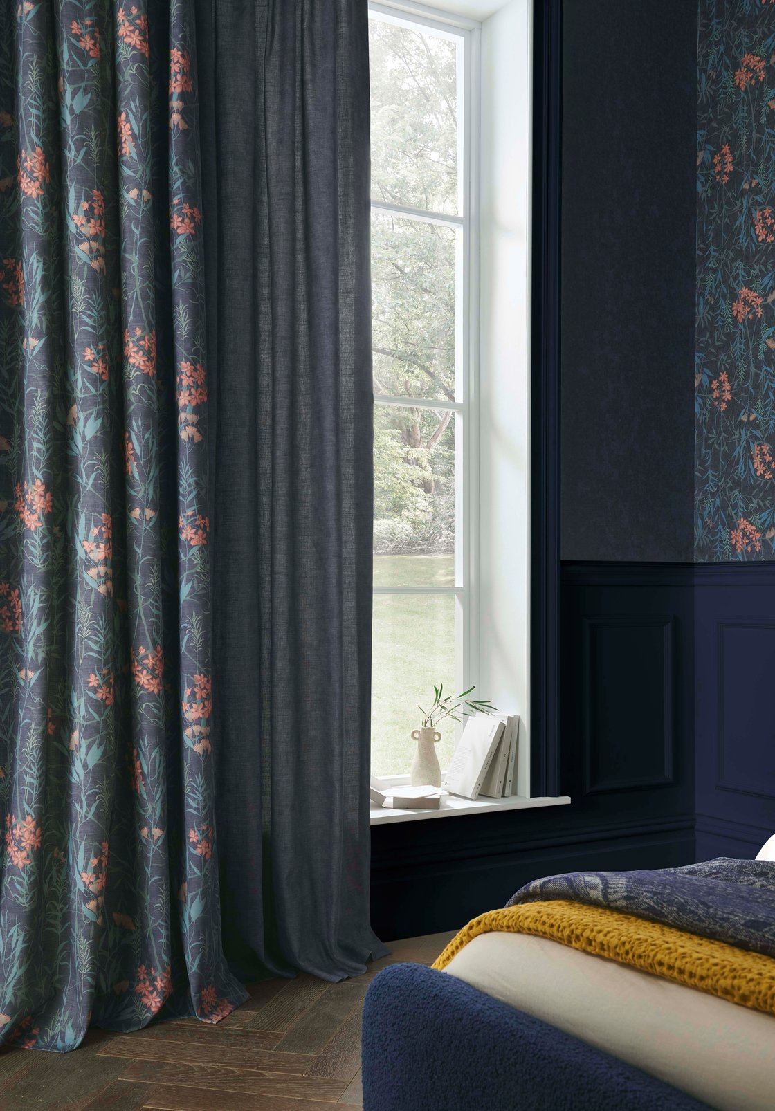 Obassia Silk Midnight Wallpaper - 120615_ROOMSET_OBASSIA SILK MIDNIGHT_01.jpg