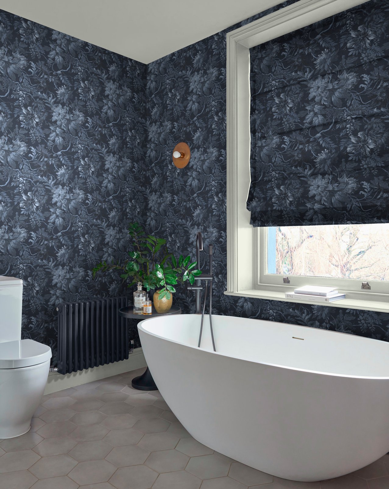 Enzia navy Wallpaper - 120620_ROOMSET_ENZIA NAVY_01.jpg