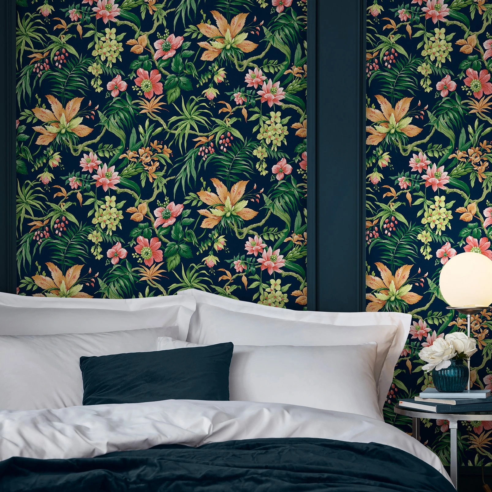 Tesronto Navy Wallpaper - 119659_ROOMSET_TESRONTO NAVY_01.jpg