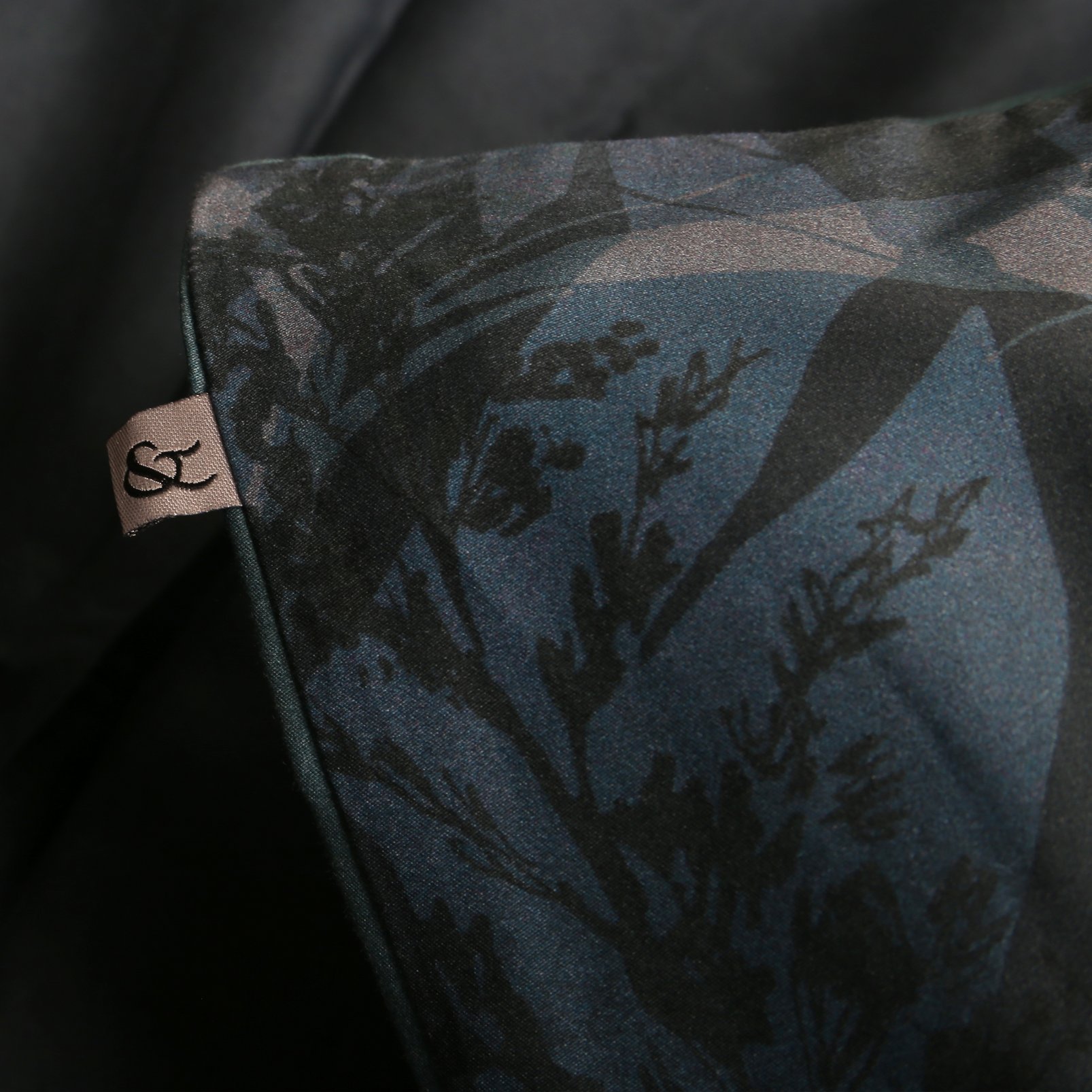 Restore Midnight Duvet Cover Set - 119636_DETAIL_03.jpg