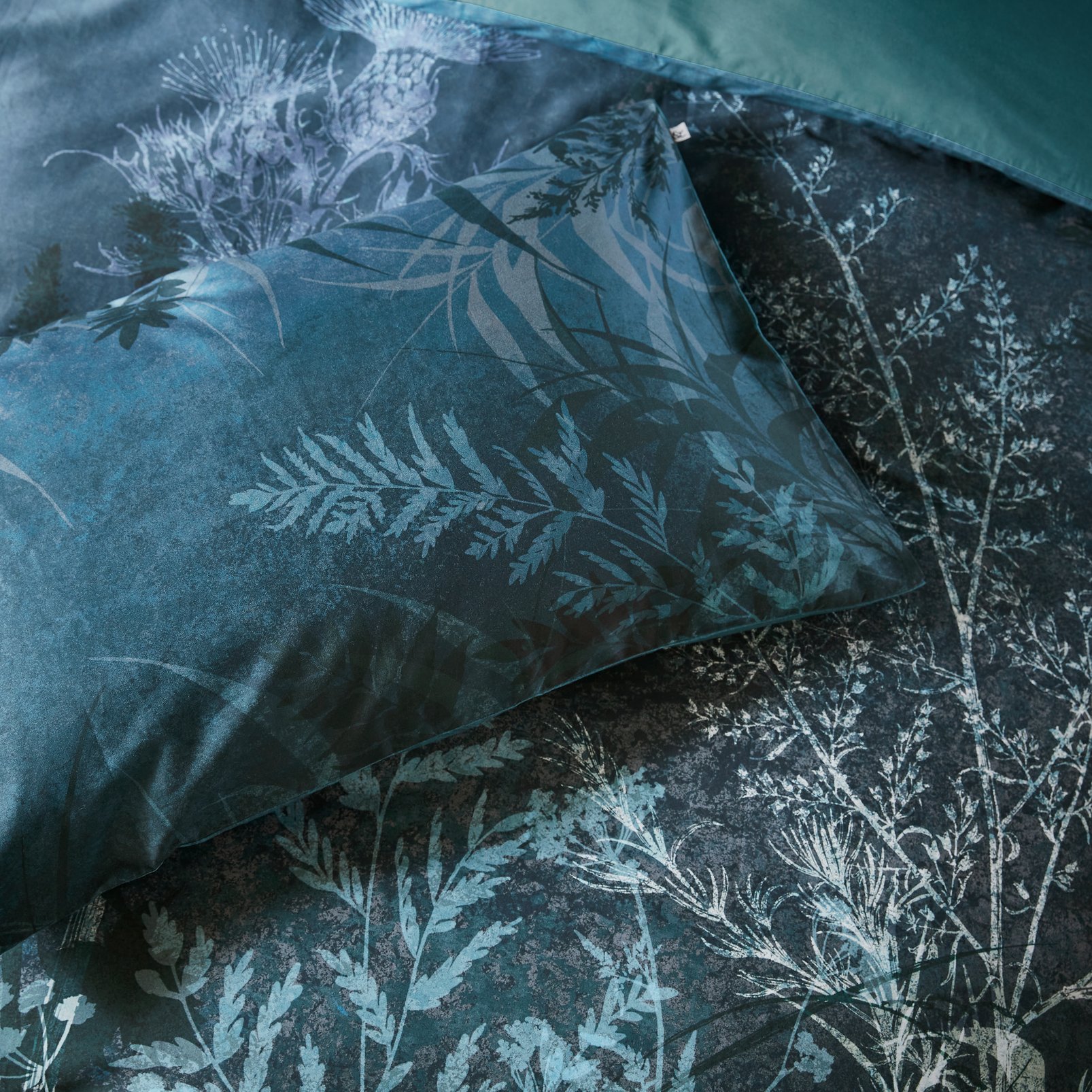 Restore Midnight Duvet Cover Set close up image