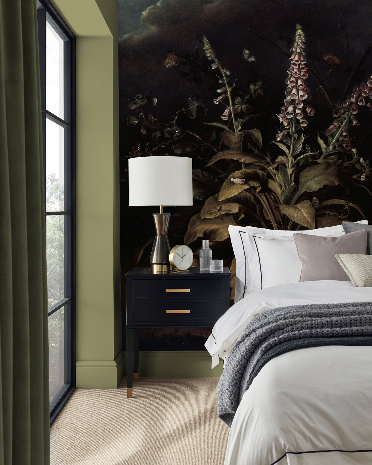 Weaver Foxglove and Brambles Bespoke Mural - 118907_ROOMSET_01.jpg