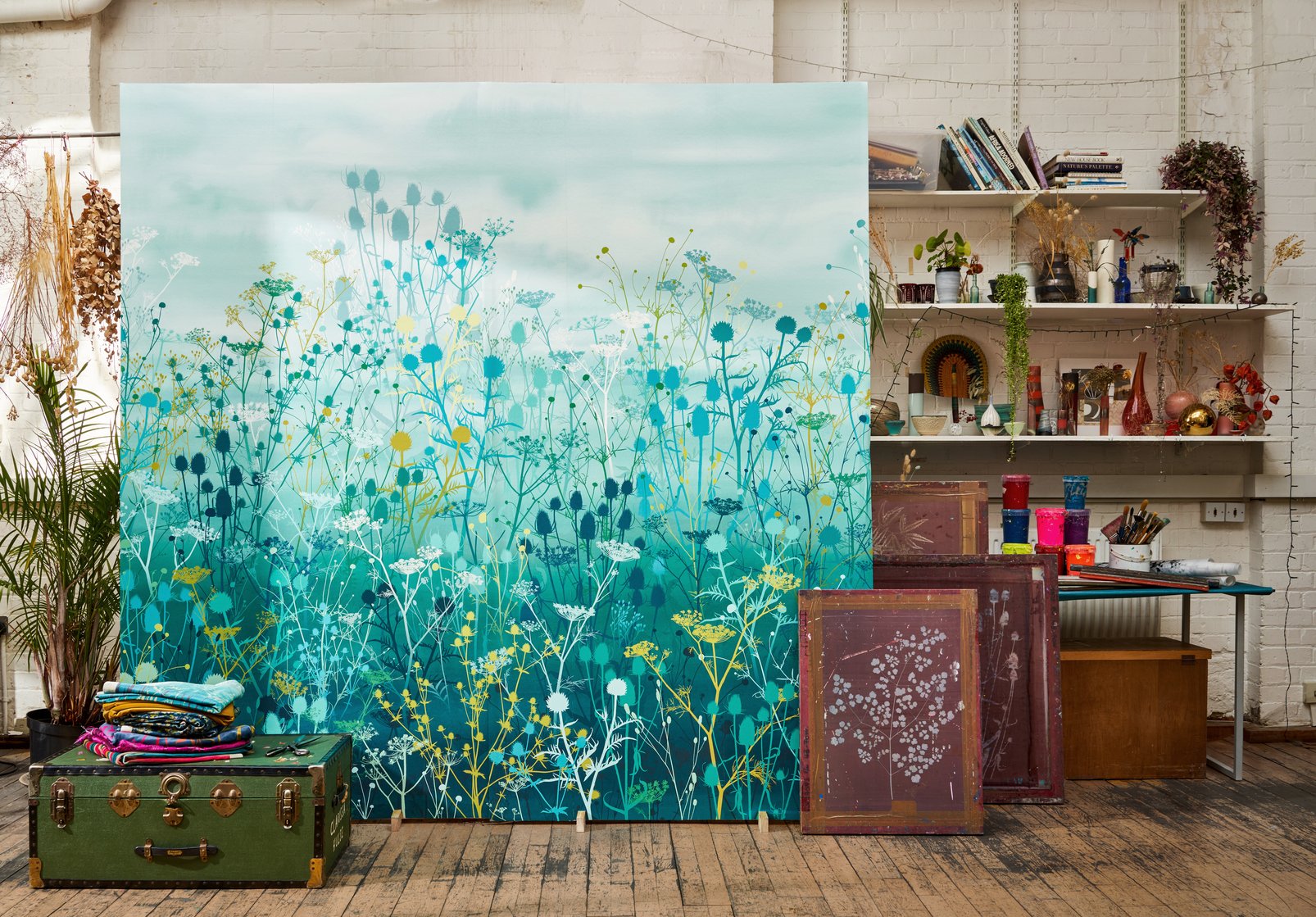 Tania's Garden Peacock Bespoke Mural - 120417_ROOMSET_02.jpg